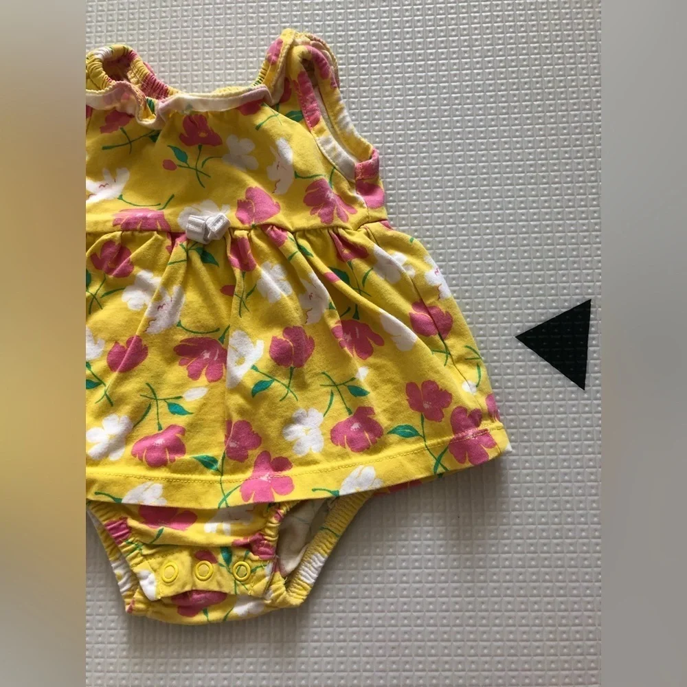Carter’s|Baby girl yellow floral bodysuit dress,3 months•••Adorable style